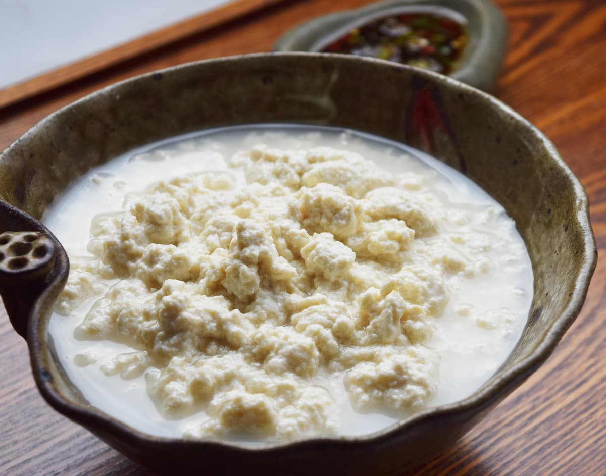 초당순두부. 두부는 한국인들이 즐겨먹는 식품으로 초당순두부는 강릉지역의 향토음식이다. “초당”은 조선시대 이 두부를 처음 만든 허엽(1517-1580)이라는 인물의 호인데, 그는 조선시대 남매문인으로 유명한…