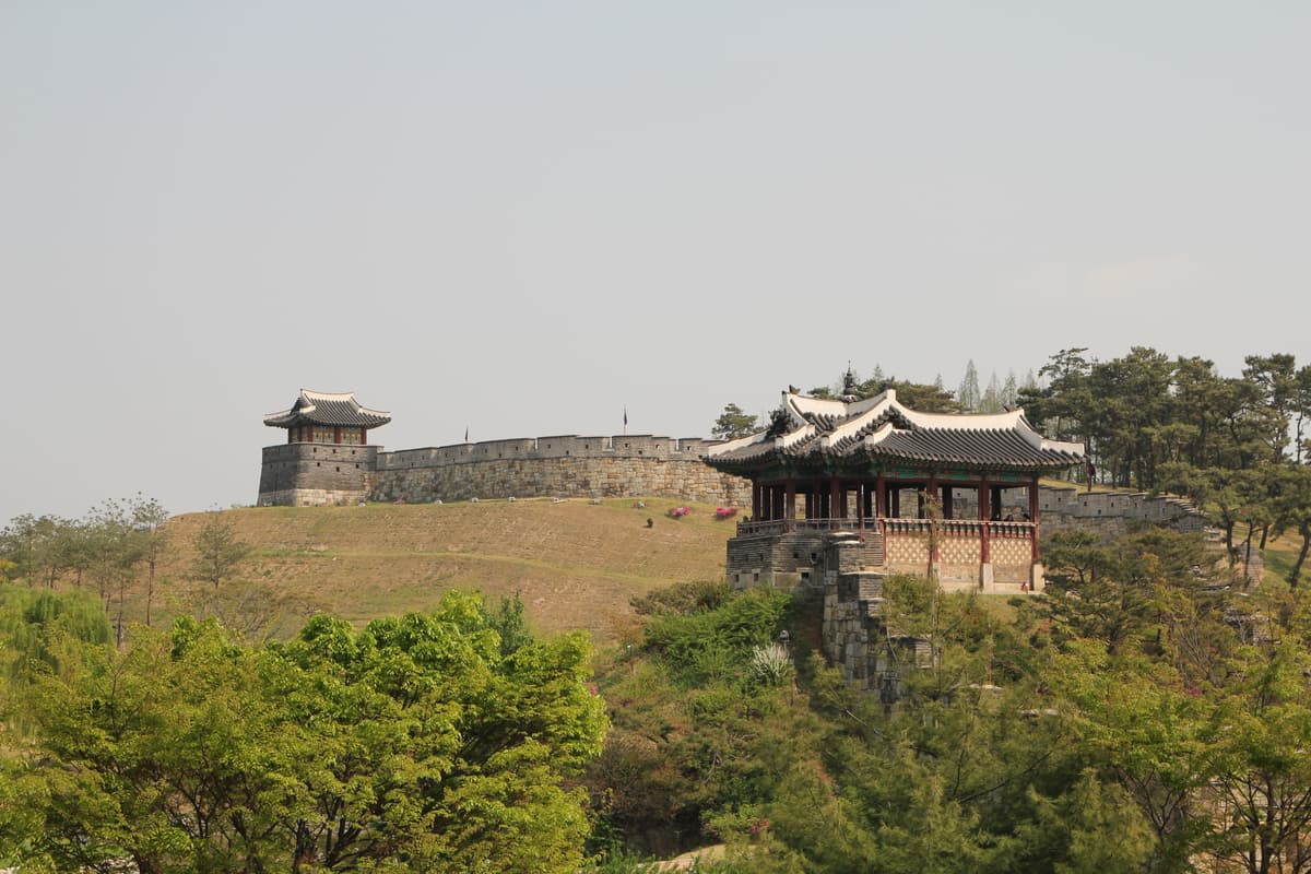 수원 화성 방화수류정 원경 Distant View of Banghwasuryujeong Pavilion at Hwaseong Fortress